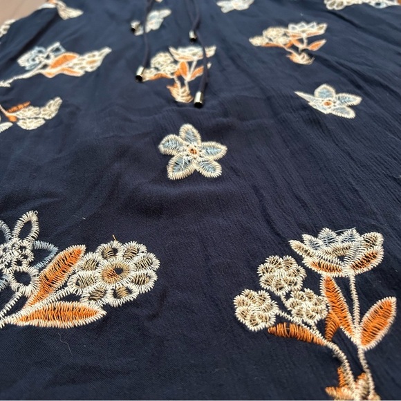 J.O.A. Women’s Hi-Lo Midi Navy Crinkled Floral Embroidered Wrap Dress, Size Lg - Picture 15 of 16